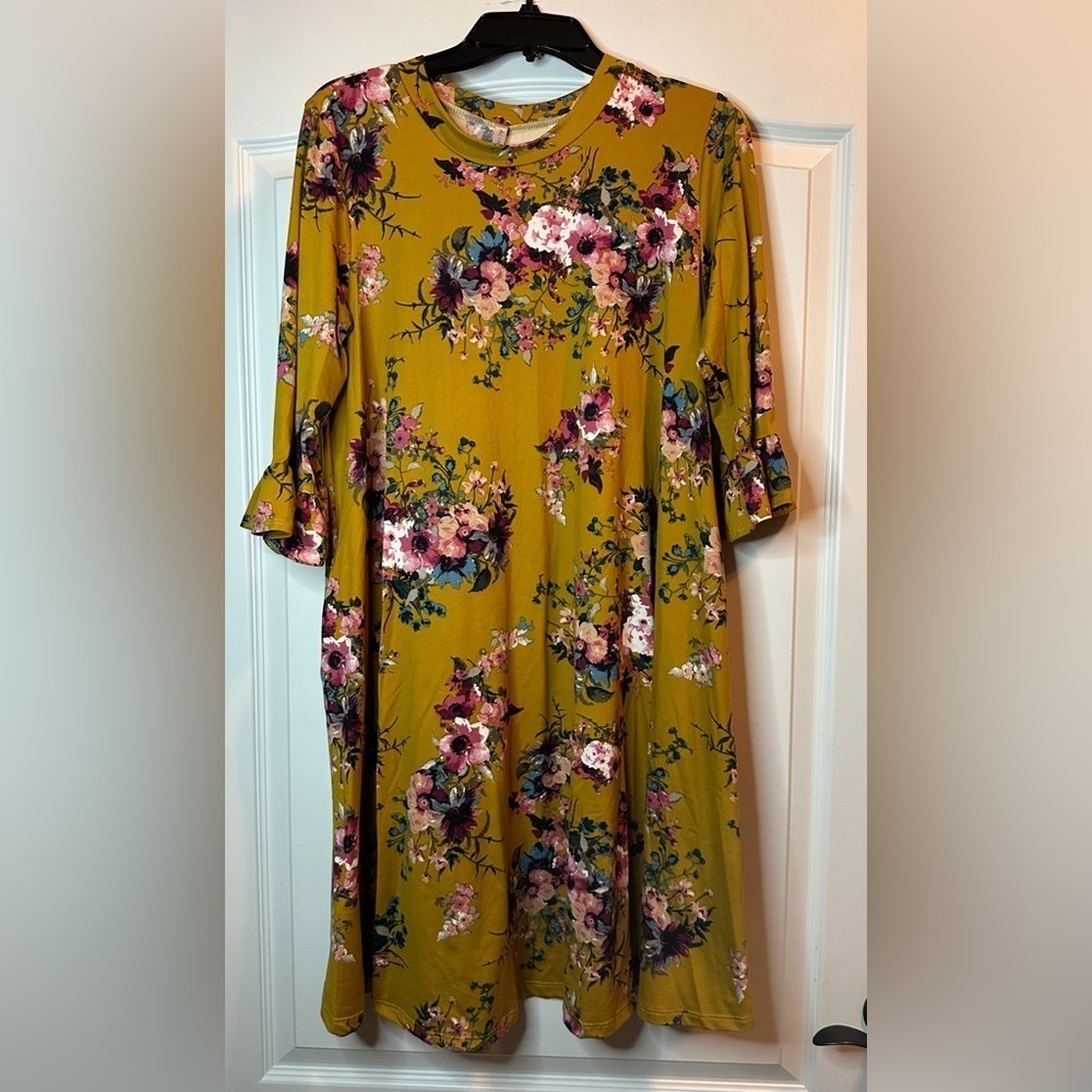 Acting Pro Fall Floral Dress‎ Medium EUC 3/4 Ruffle Flare Sleeves